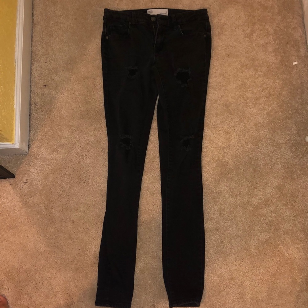 RIPPED SKINNY JEANS